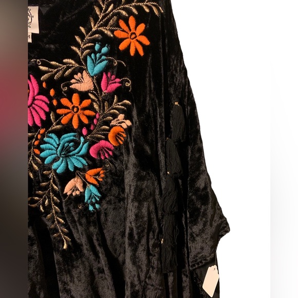 Floral embroidery black velvet poncho top - Picture 2 of 4